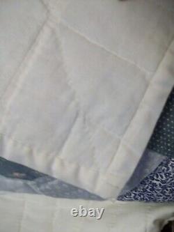 Vintage hand quilted by Amish ladies Dresden Plate QUILT 104x90 blues white