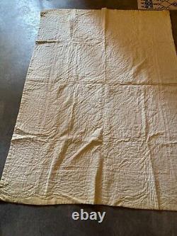 Vintage hand quilted star patterned quilt 60 X 81