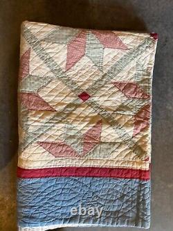 Vintage hand quilted star patterned quilt 60 X 81