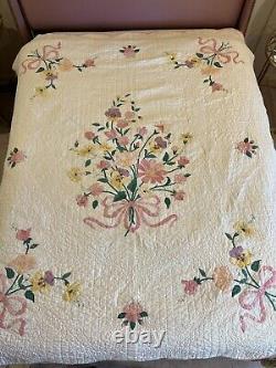 Vintage handmade applique pink floral quilt