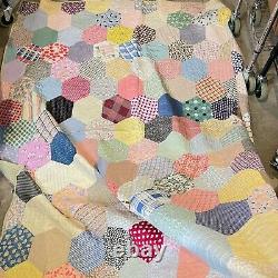 Vintage quilt twin 74x60 hand sewn hexagon floral retro traditional classic