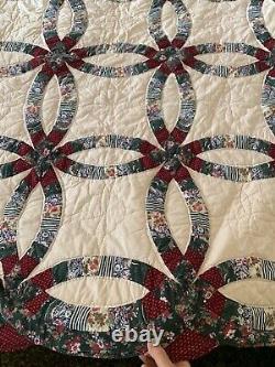 Vtg Double Wedding Ring Handmade Quilt Cottons 80x66 scallop edges Hand quilted