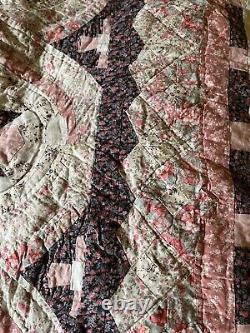 Vtg Hand Sewn Stitched 82 x 80 Quilt Scalloped Edge Pink White Black Floral