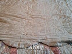Vtg Handmade Quilted Feed Sack Double Wedding Ring Scalloped Pastel Colors Quilt