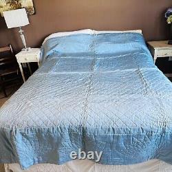 Vtg handmade beautiful satin sheen blue quilt 96x 79