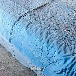 Vtg handmade beautiful satin sheen blue quilt 96x 79